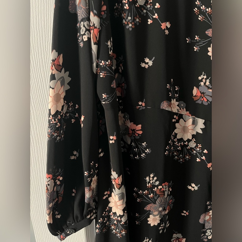 LOFT Black Floral Size 18 Long Sleeved Dress 🖤 - Picture 3 of 10